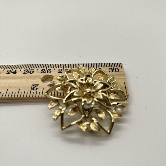 Vintage 1962 Gold Tone Sarah Coventry Brooch Pin - Picture 5 of 7